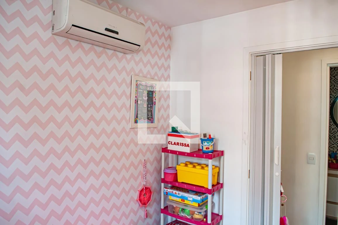 Walk-in closet in a 3-bedroom apartment, 130 m² — photo 21