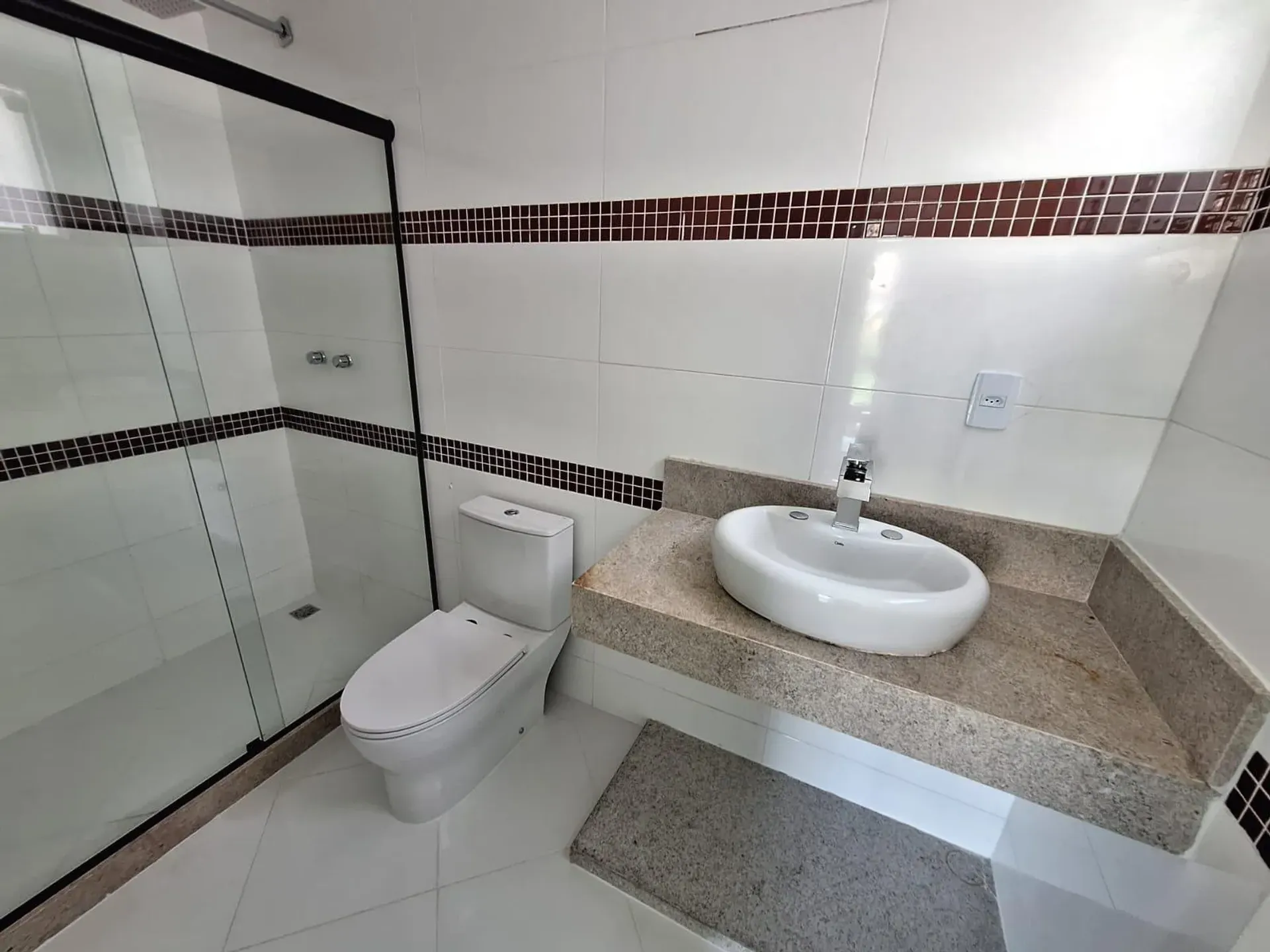 Rental house with 5 bedrooms and 5 bathrooms — photo 31