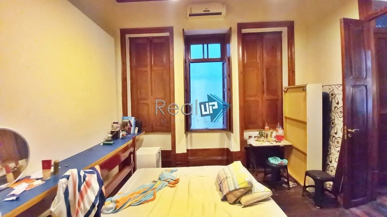 Colonial-style house with 3 bedrooms and a balcony — photo 56