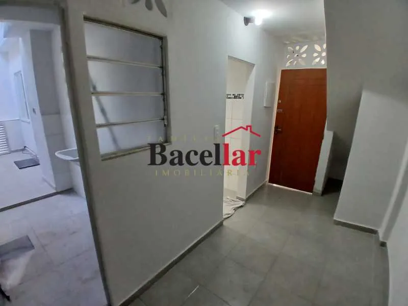 Rental apartment with 2 bedrooms and glass shower enclosure — photo 7