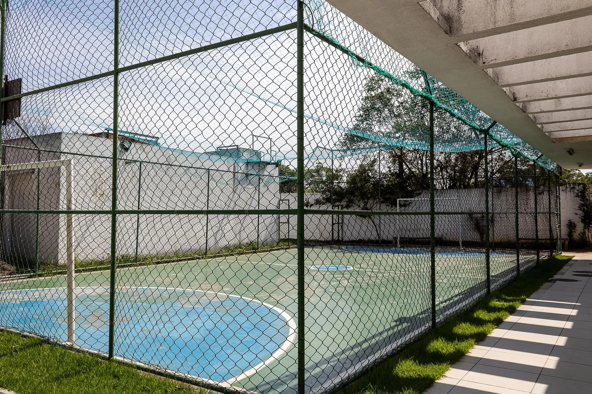 2-bedroom apartment in a building with a gym — photo 27