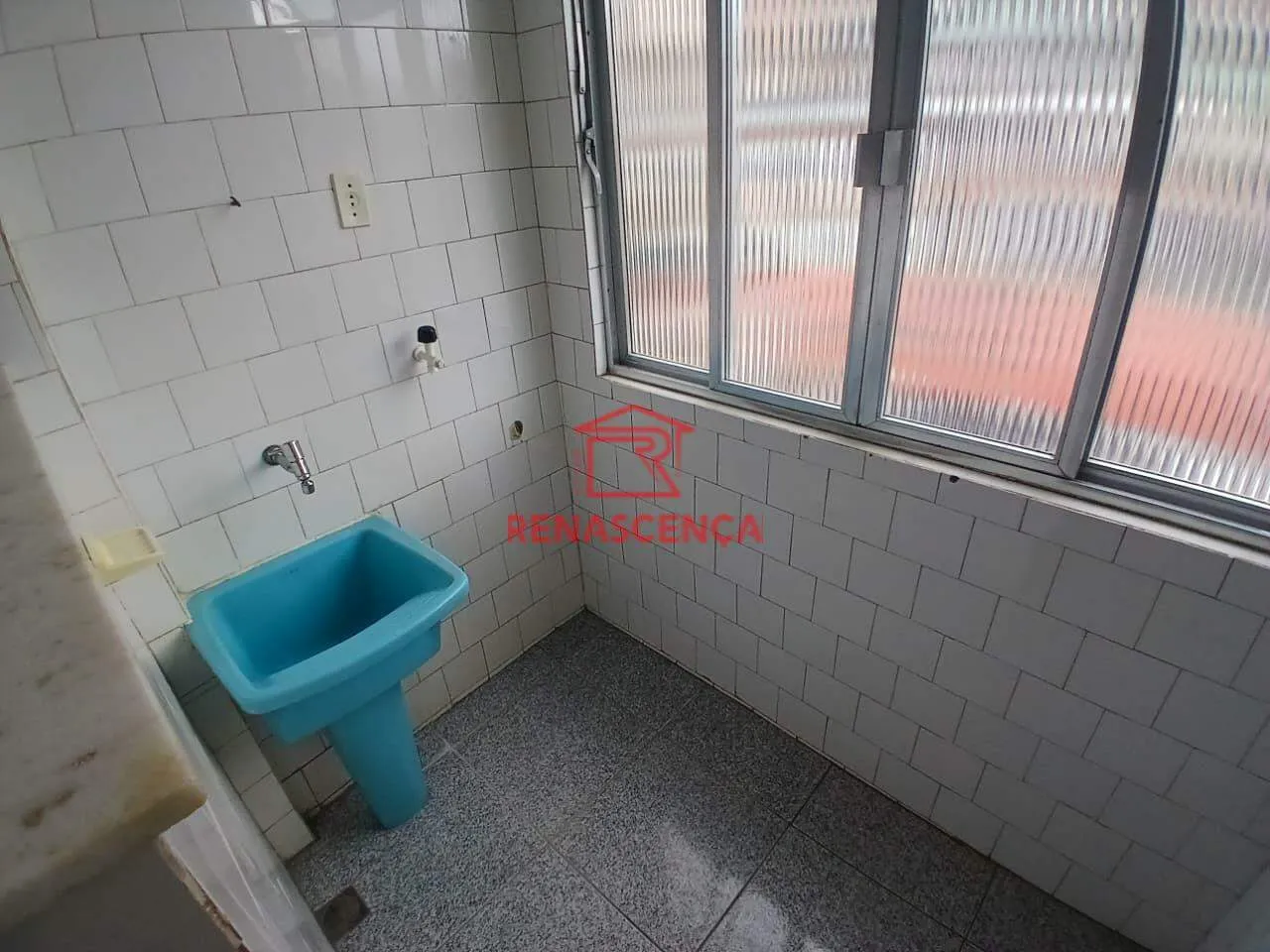 Unfurnished 1-bedroom apartment with closed kitchen — photo 5