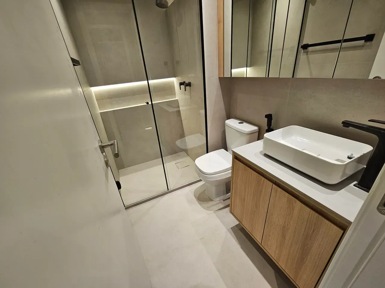 3-bedroom apartment with balcony and open kitchen — photo 12