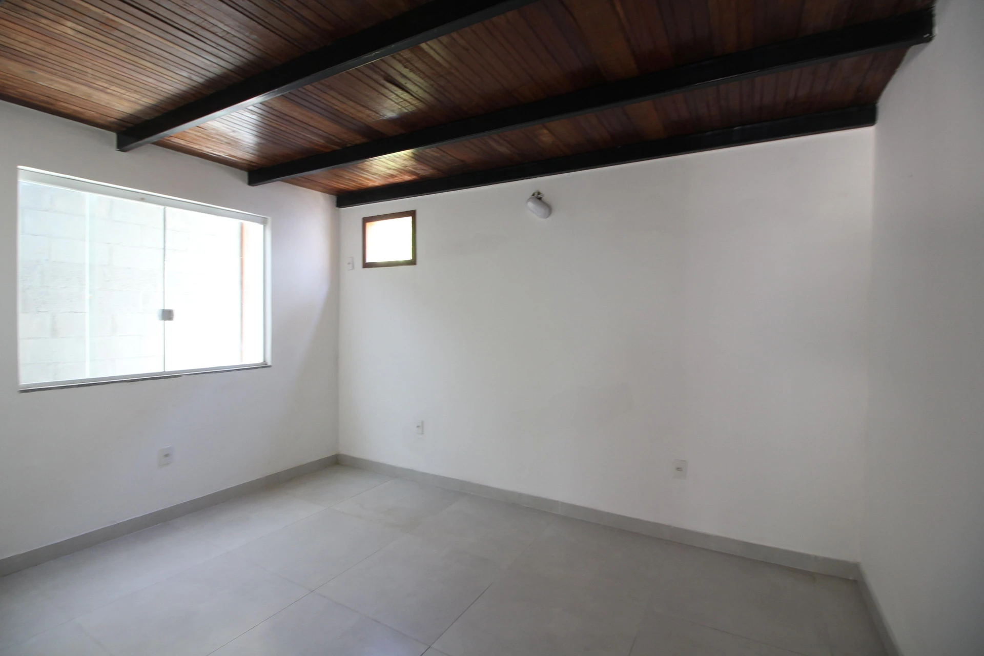 House with 4 bedrooms, 2 bathrooms and private garden — photo 28