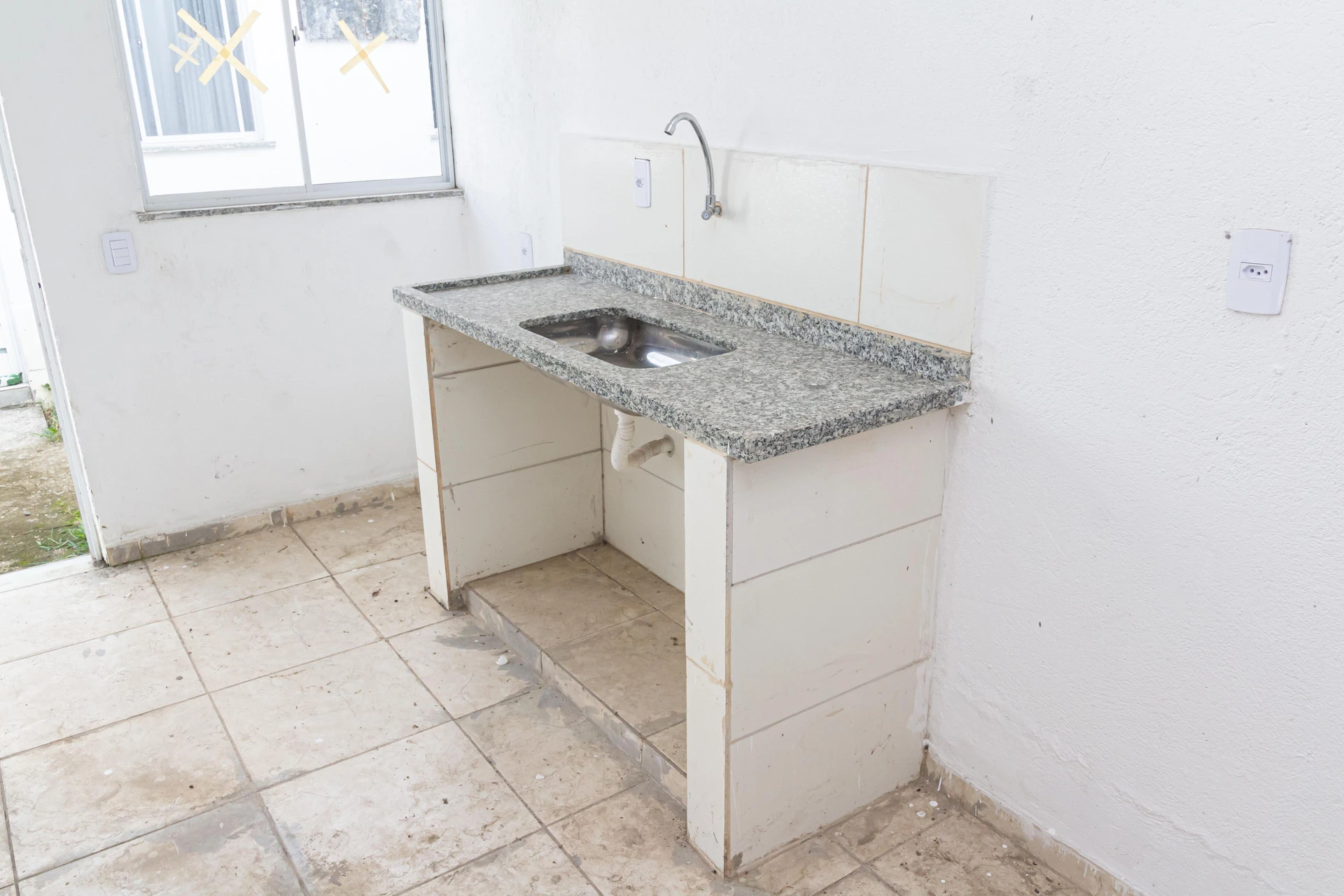 Studio unit with 1 bedroom, ensuite bathroom, private garden — photo 30