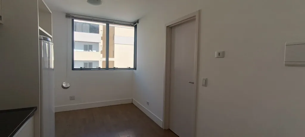 1-bedroom furnished apartment with open-plan kitchen — photo 11