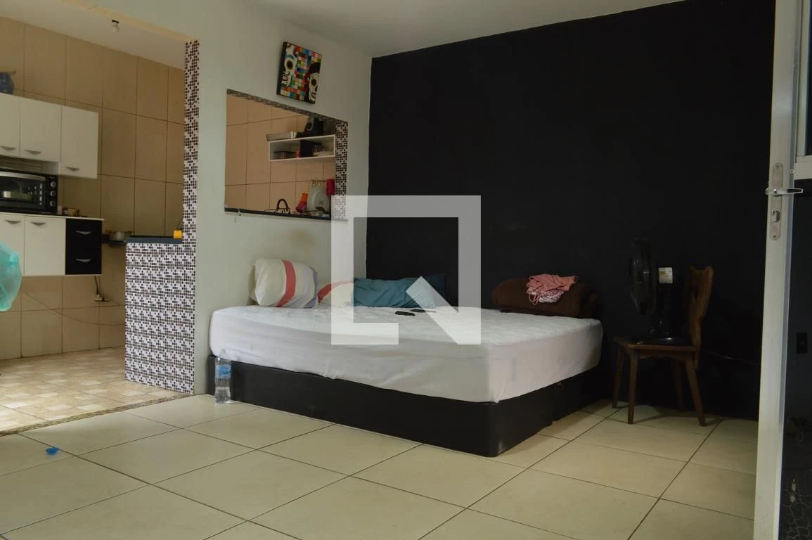 Unfurnished house with 1 bedroom and private garden