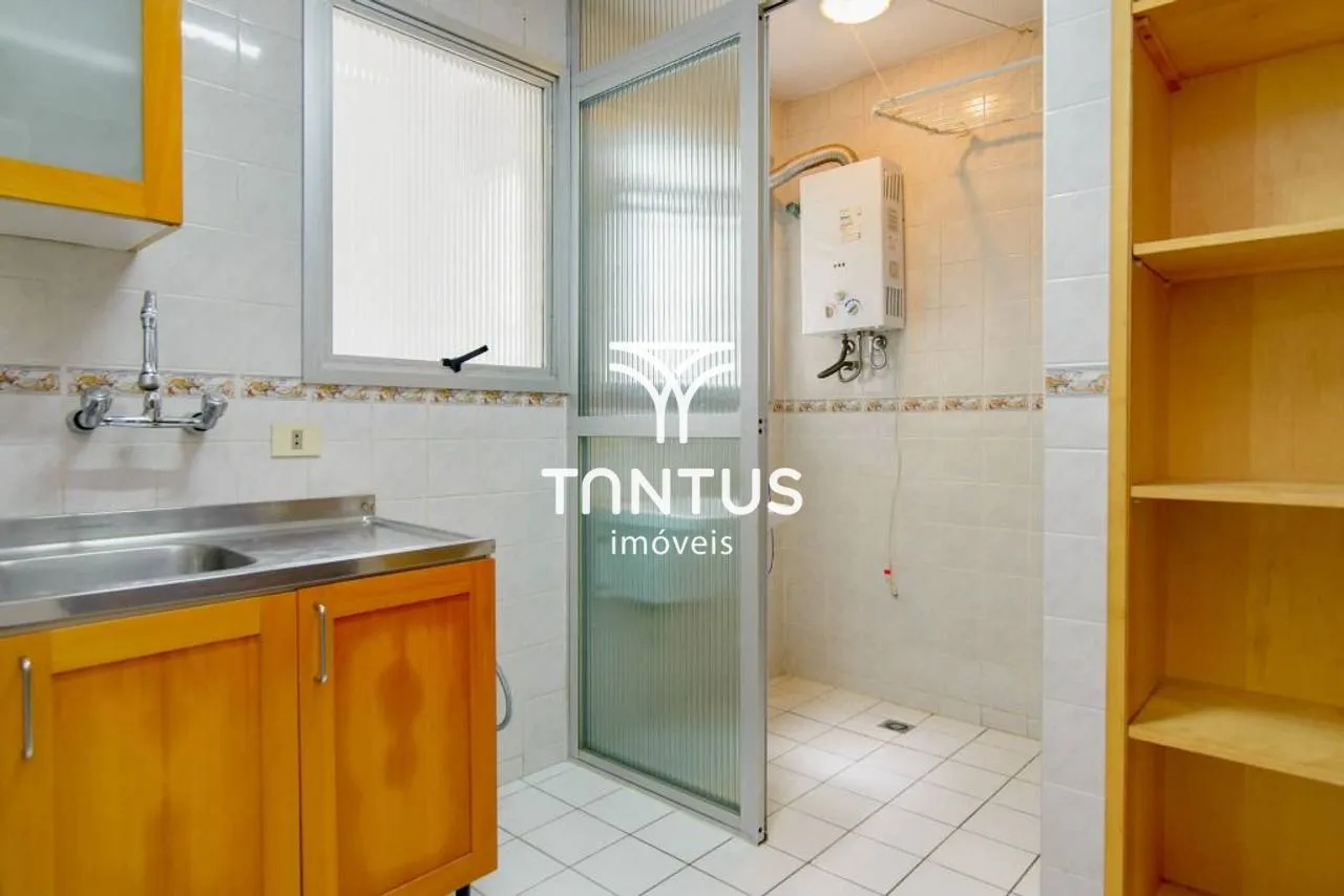 65 m² apartment with a grill on the balcony and a bathtub — photo 22