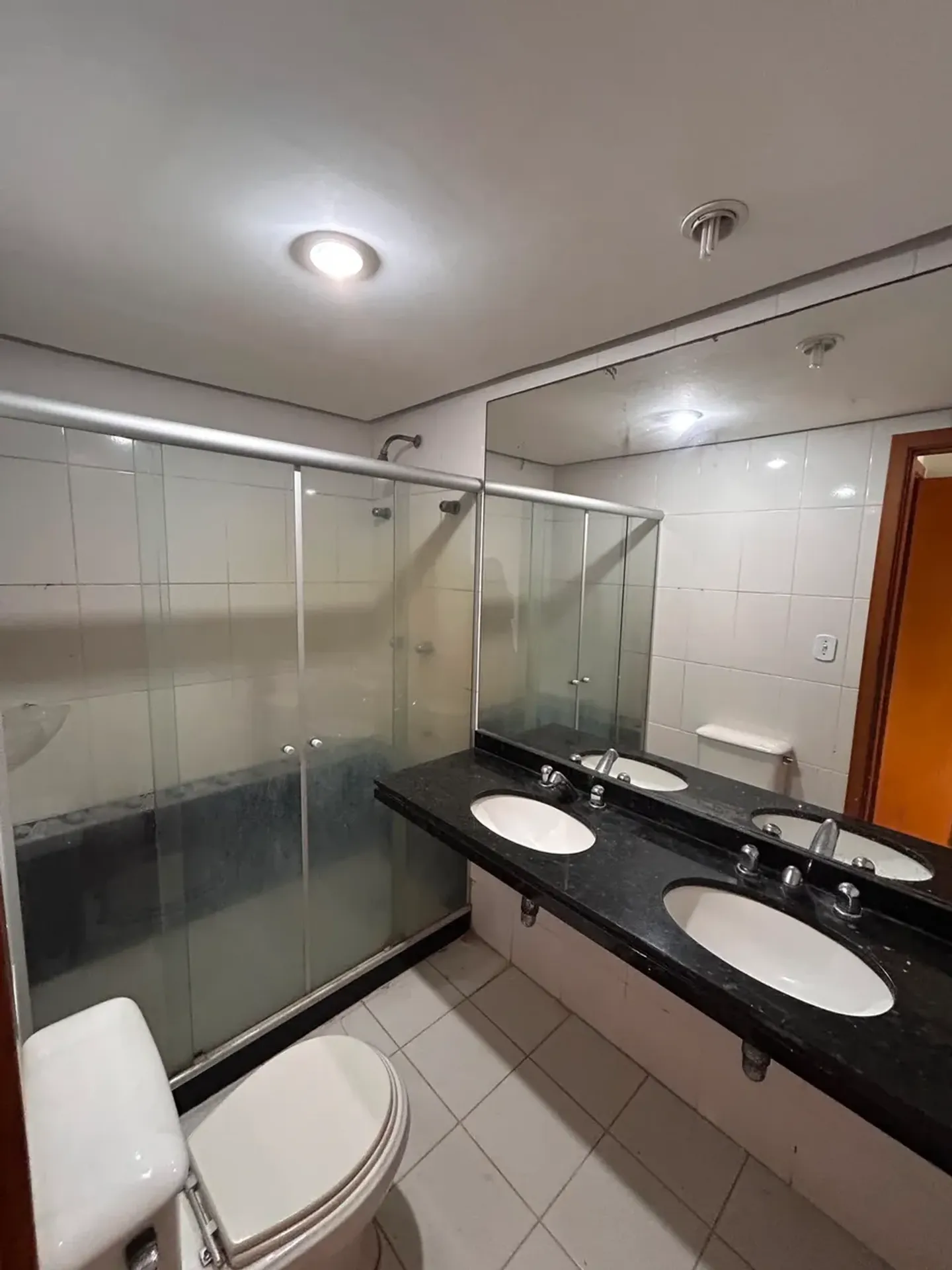 4-bedroom apartment with BBQ area in the building — photo 24