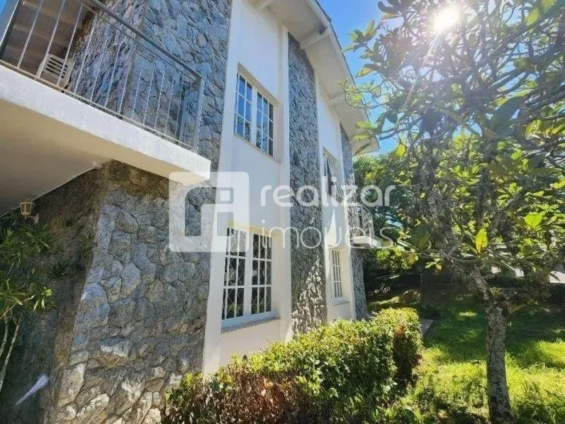 8-bedroom house with 566 m² and 4 covered parking