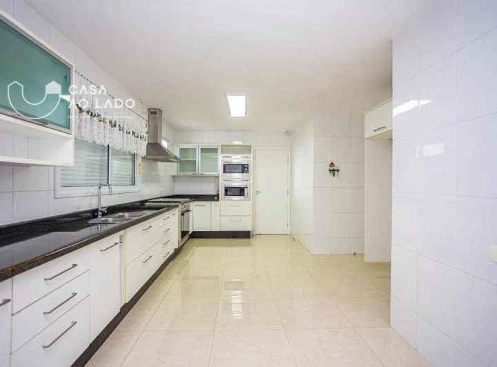 House with 4 bedrooms and 4 bathrooms, 315 m² — photo 8