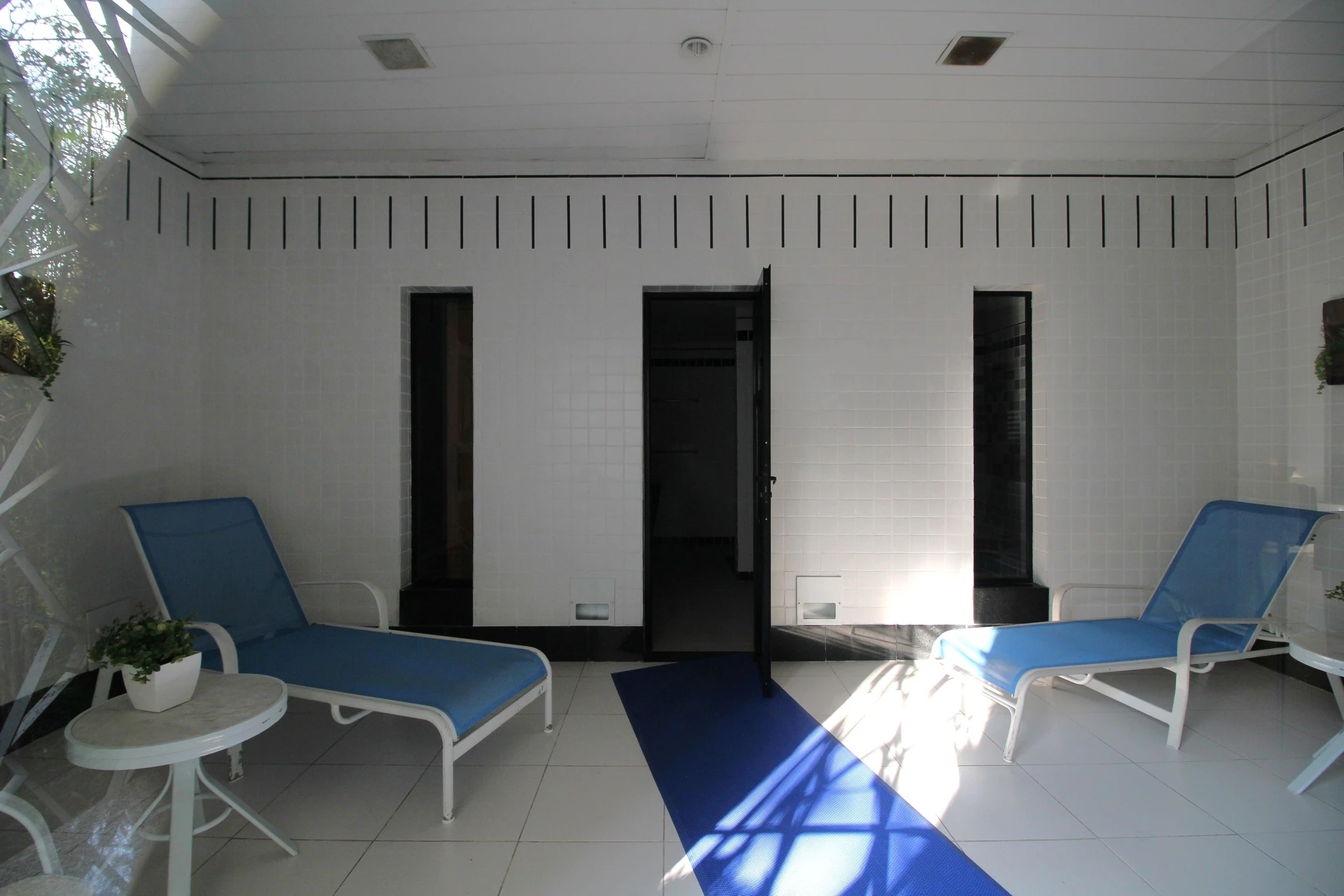 3-bedroom apartment in a building with a sauna — photo 46
