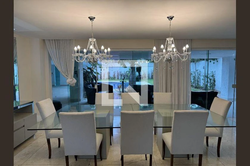 5 quartos e banheira: casa de 1000 m² — photo 3