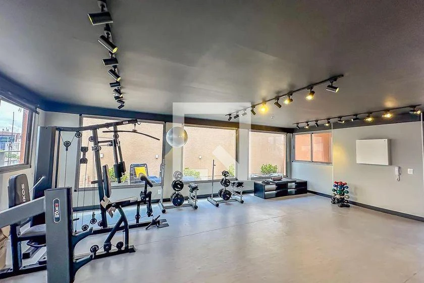 One-bedroom apartment in a building with a gym — photo 36