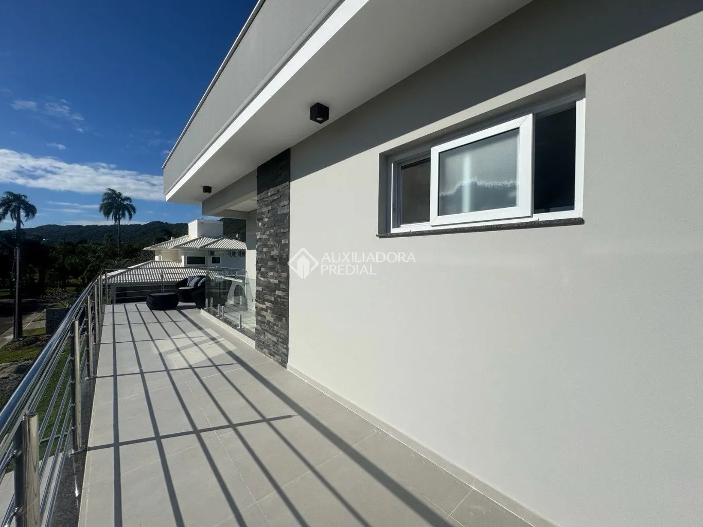 Furnished house with 4 en-suite bedrooms and private garden — photo 57