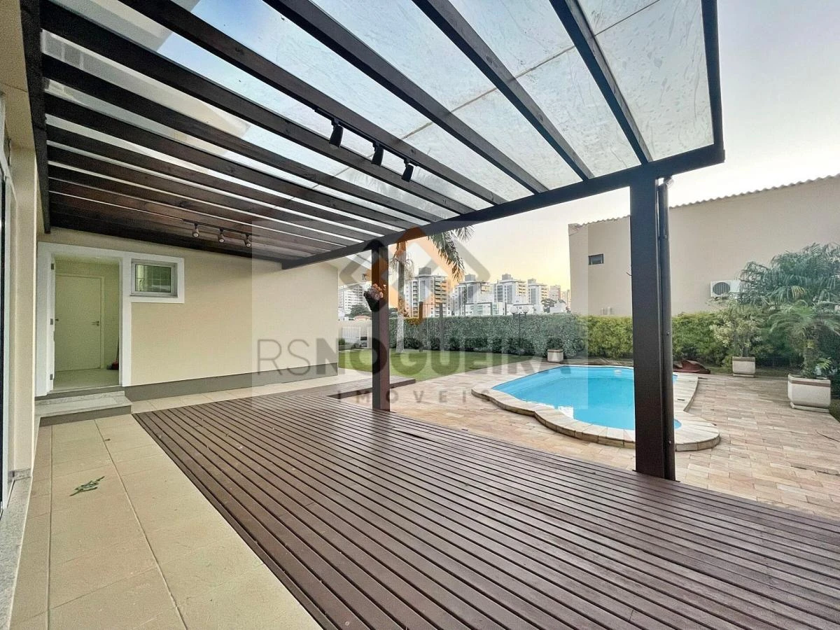 Furnished house, 317 m², with a bathtub — photo 11
