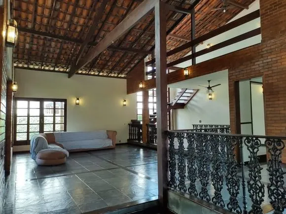 House in a condo with 5 bedrooms and 4 bathrooms — photo 4