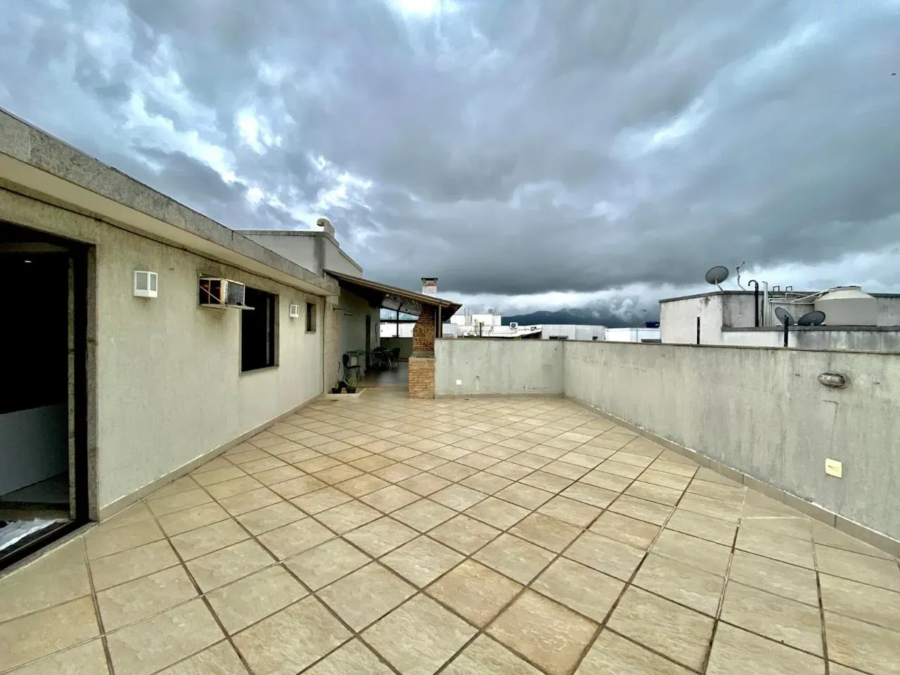 Furnished 369 m² apartment with a closed kitchen — photo 61
