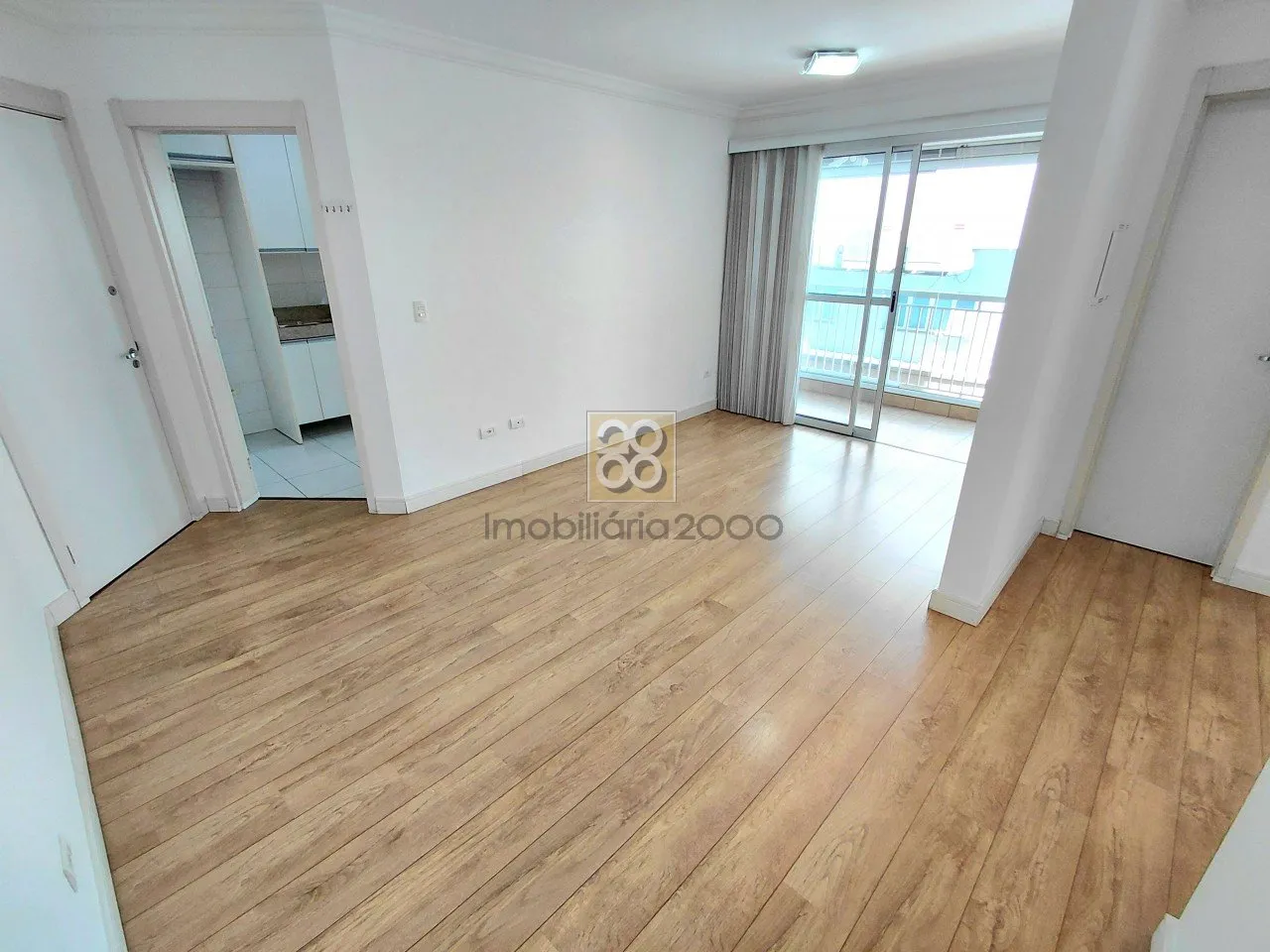 Balcony with a grill in a 2-bedroom apartment, 67 m² — photo 4