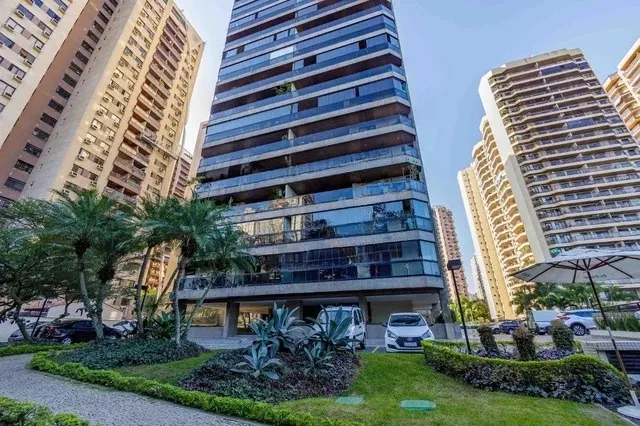 Панорамні вікна та 4 спальні: квартира 217 м² — photo 9