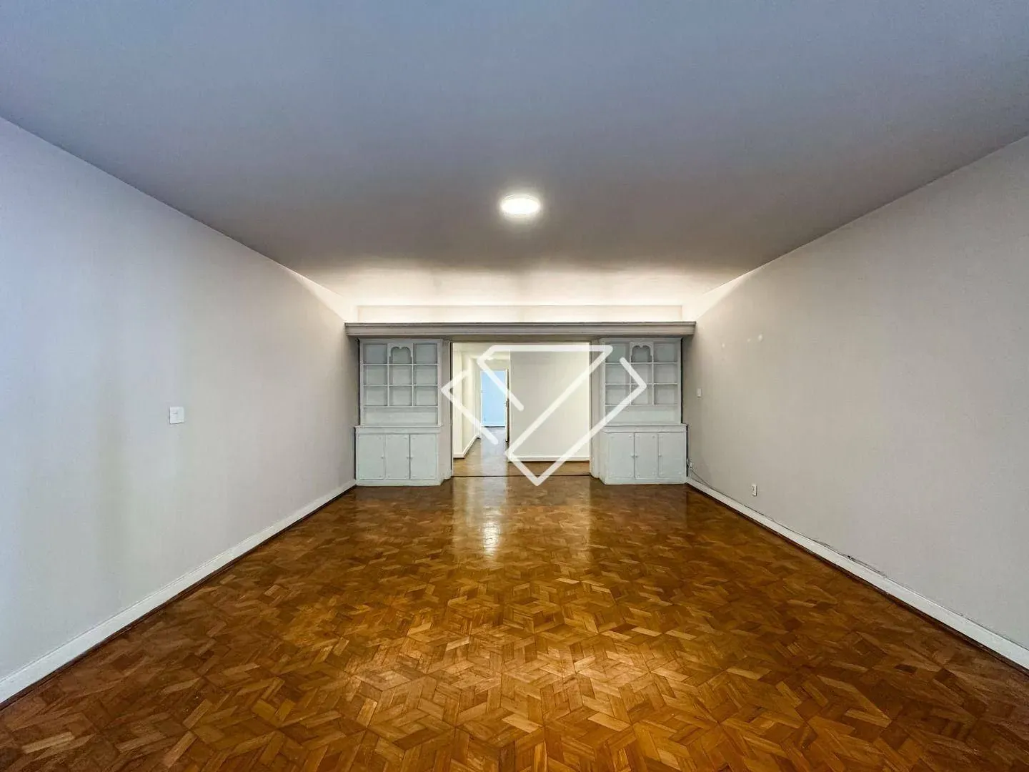 Home office in a 3-bedroom apartment, 189 m² — photo 12