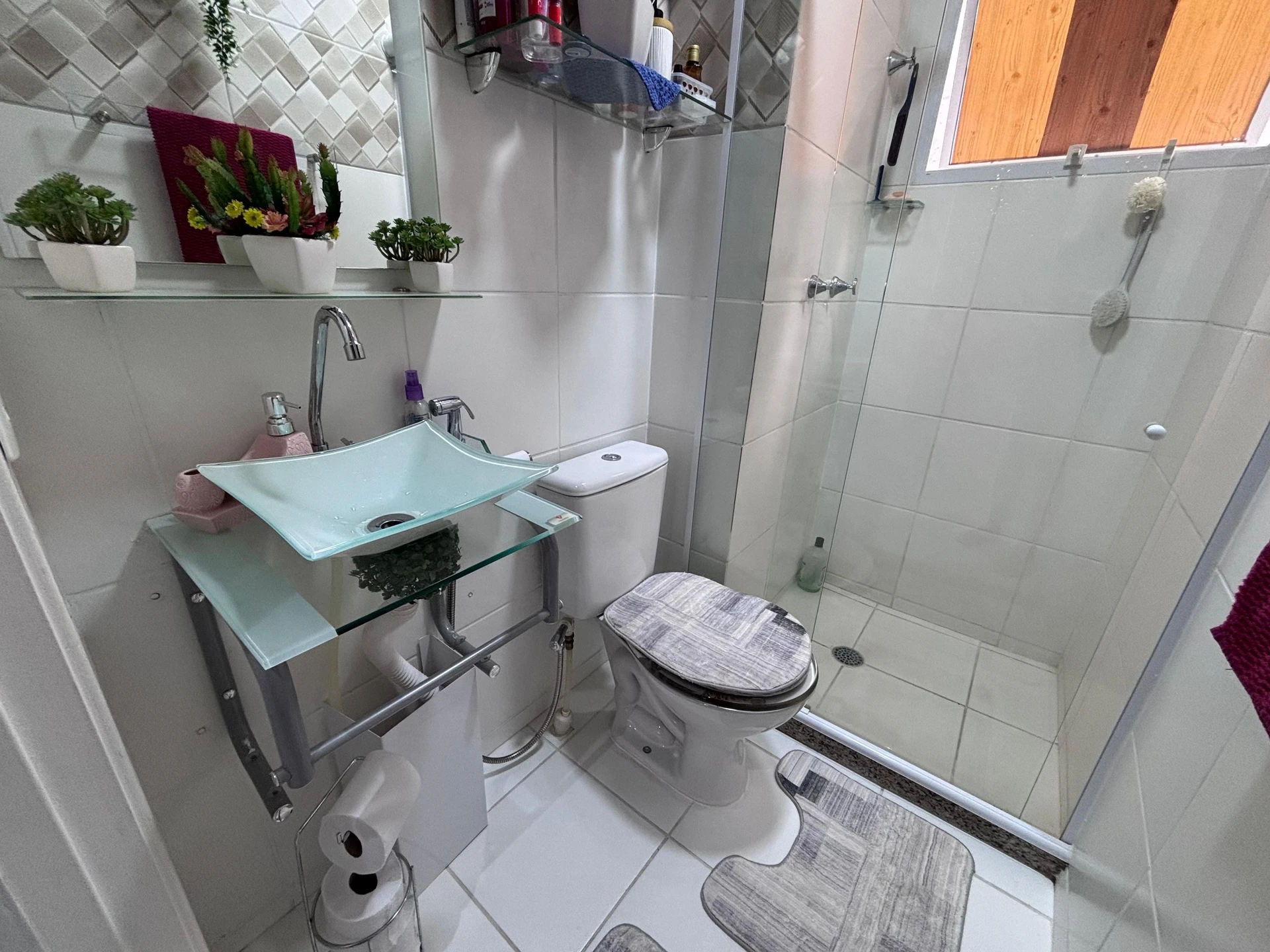 Furnished 2-bedroom apartment with open-plan gas kitchen — photo 29