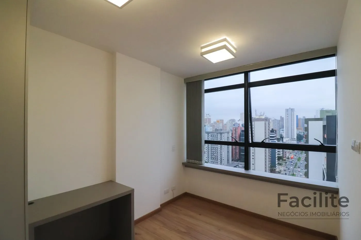 Apartment on the 19th floor with a home office — photo 38