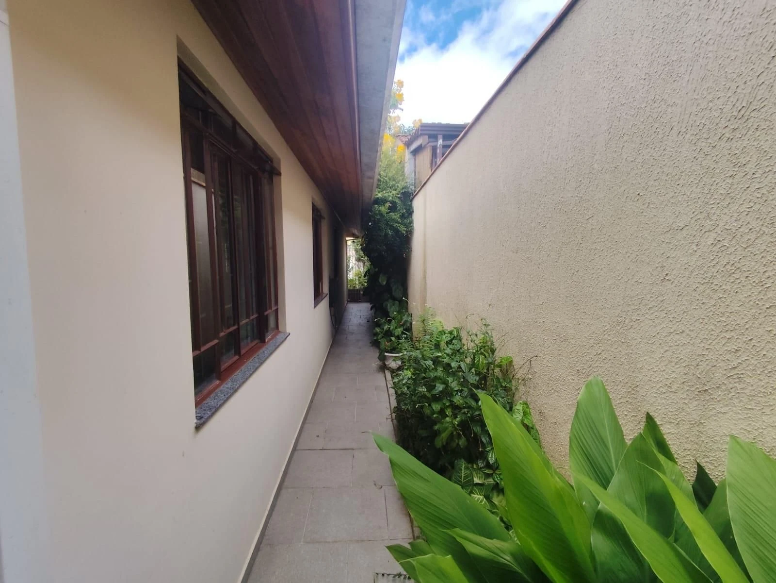 Casa, 90 m², com piso de madeira ou laminado — photo 11