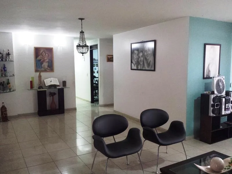 Мебльована квартира з 4 спальнями-сюїтами та 200 м²