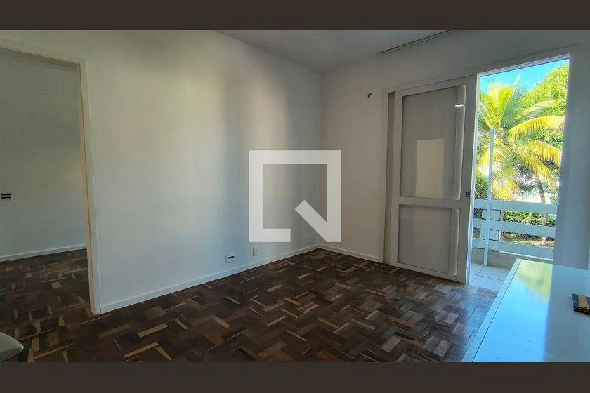 House with 4 bedrooms and a balcony with grill — photo 28