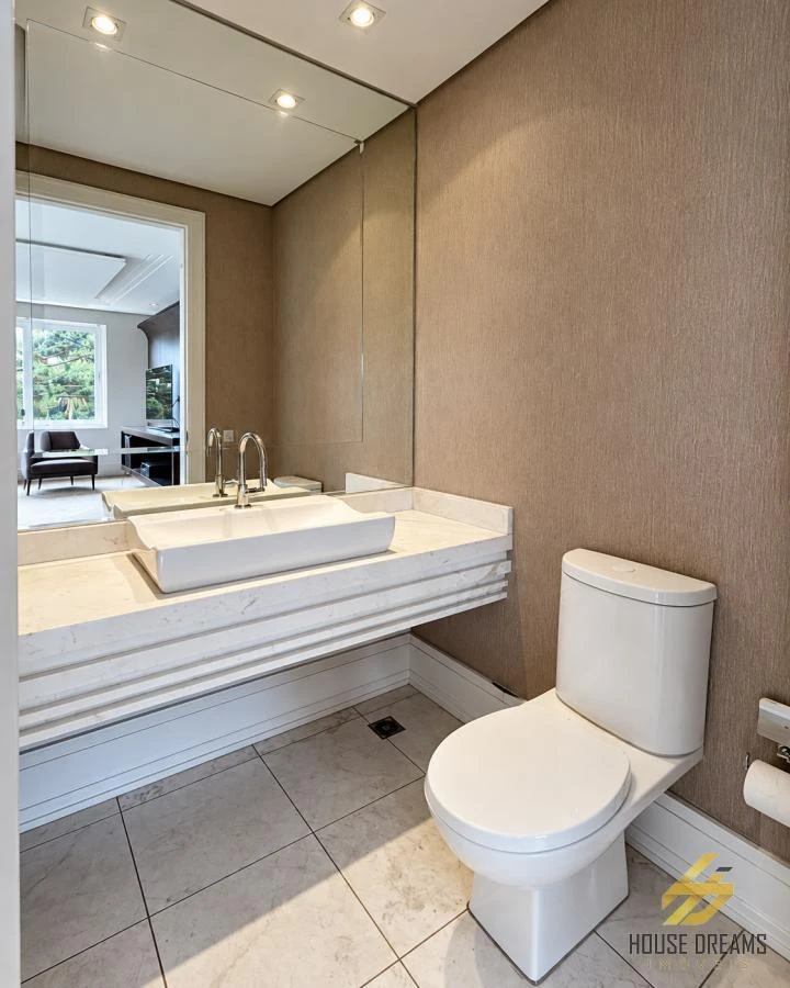 344 m² apartment with a walk-in closet and a bathtub — photo 21