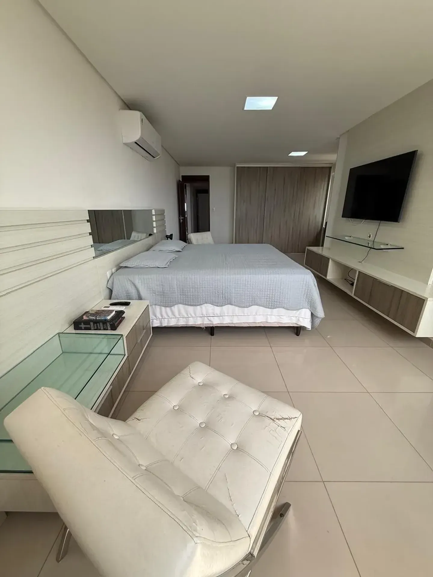 Furnished 175 m² apartment with 3 en-suite bedrooms — photo 30