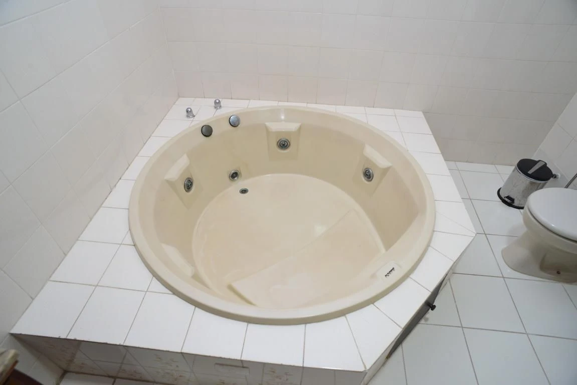 5-bedroom house with a washing machine — photo 47