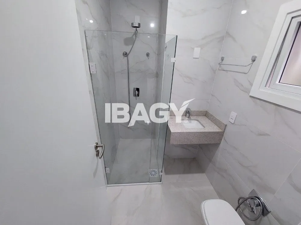 Furnished 133 m² apartment with 3 en-suite bedrooms — photo 42
