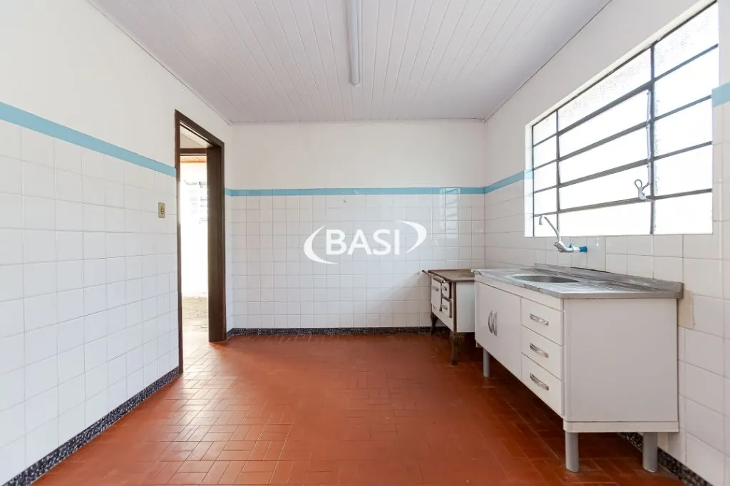 Unfurnished house with 4 bedrooms and 3 bathrooms — photo 2