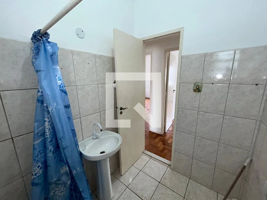 House with no parking, 2 bedrooms and 1 bathroom — photo 2