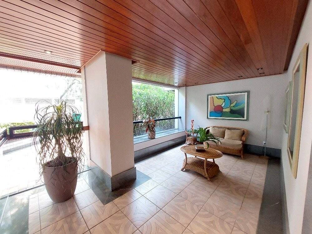 3-bedroom apartment in a building with a gym — photo 29