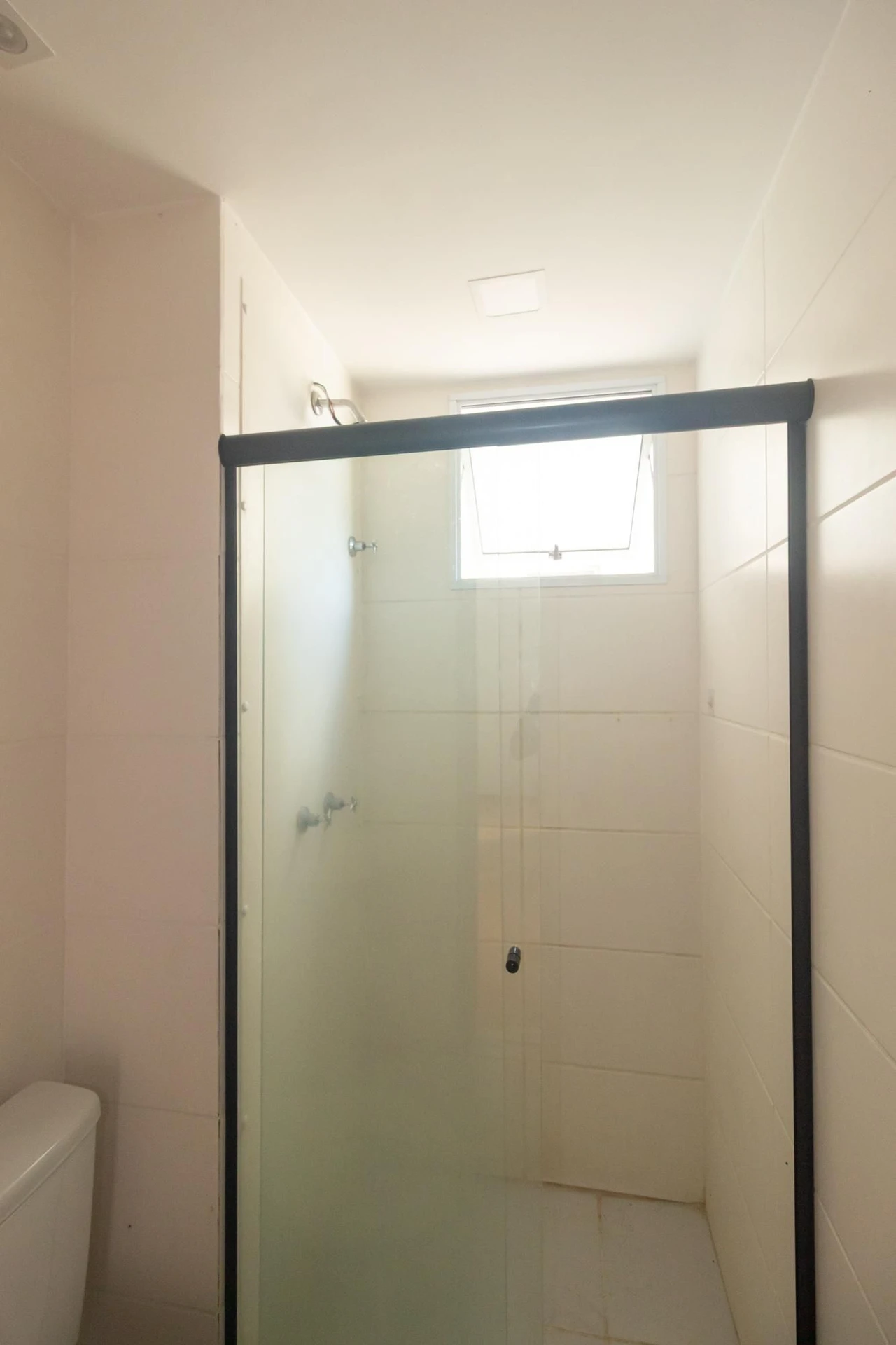 2-bedroom apartment with a laundry area — photo 14