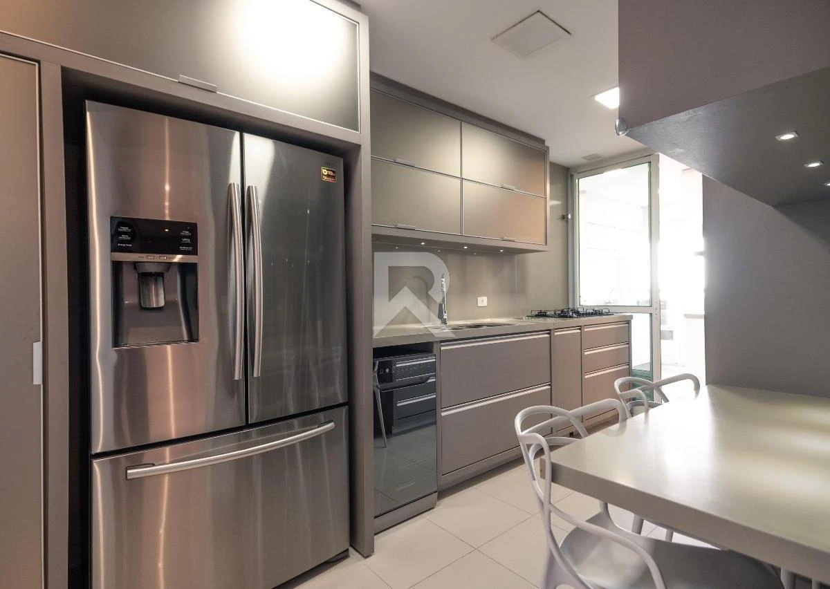 Furnished apartment, 195 m², with floor-to-ceiling windows — photo 16