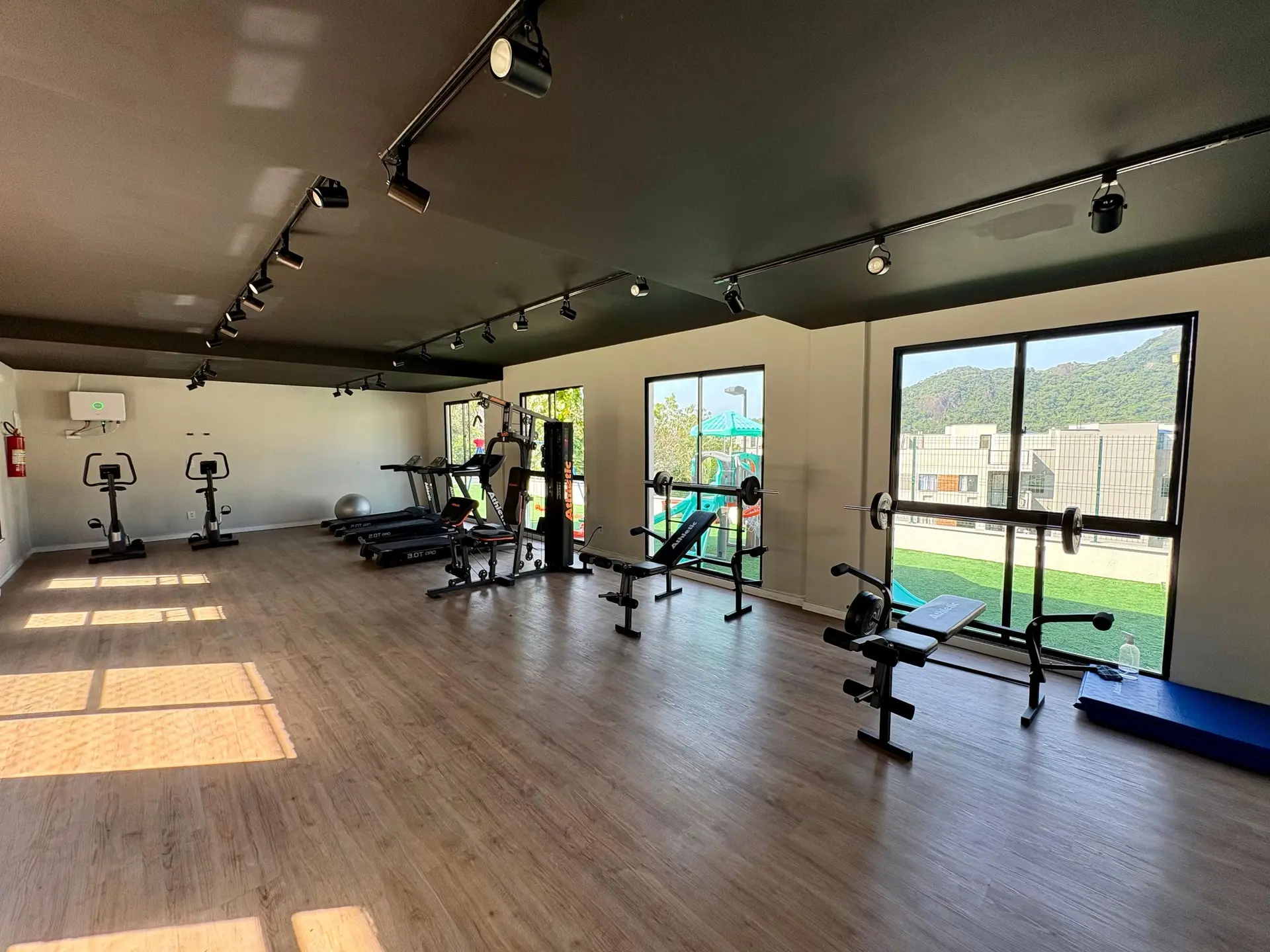 2-bedroom apartment in a building with a gym — photo 15
