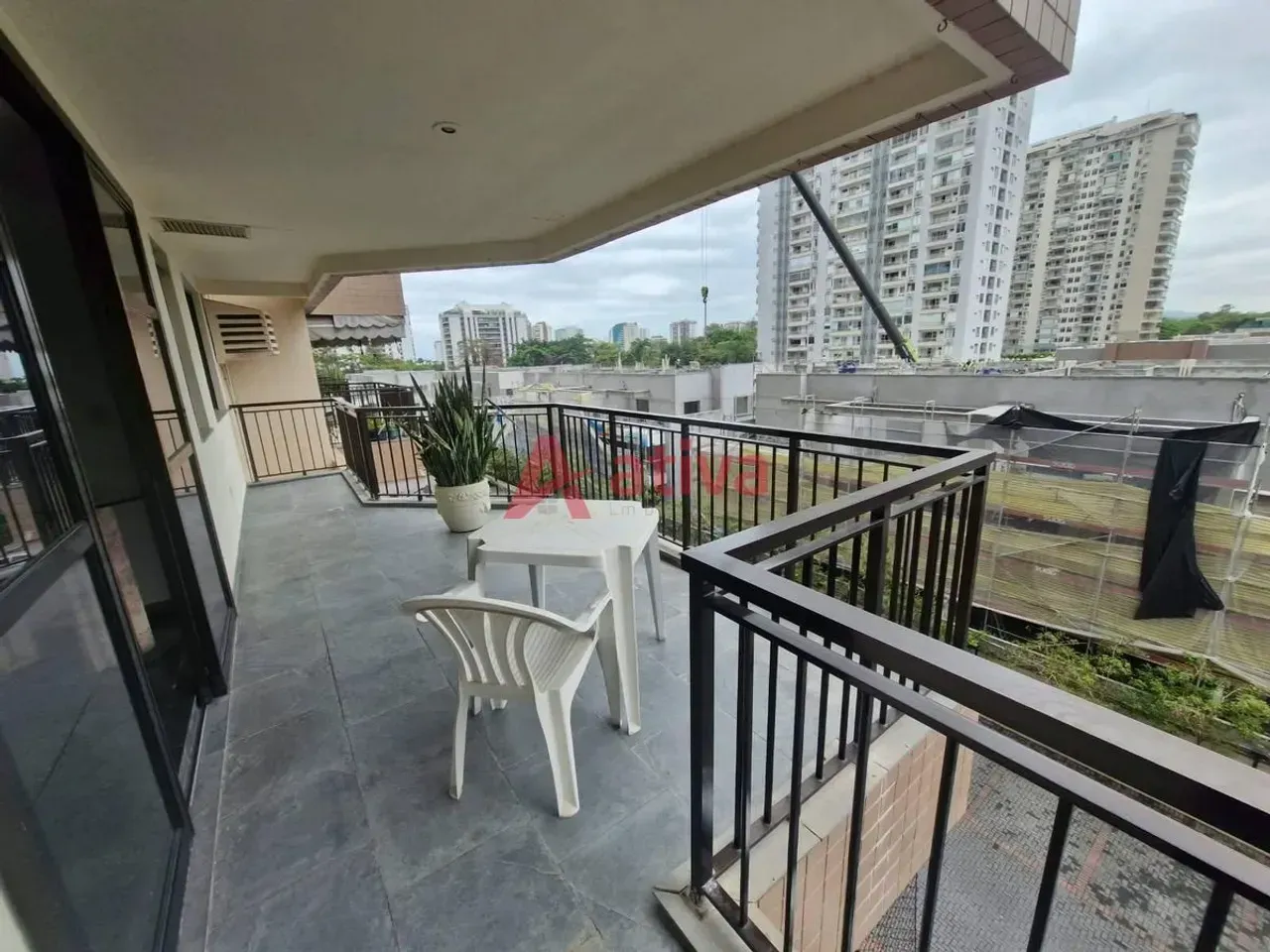 Furnished 2-bedroom apartment with a balcony — photo 11