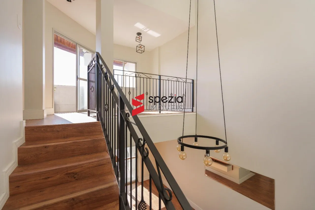 Duplex rental unit with 3 bedrooms and 3 bathrooms — photo 9