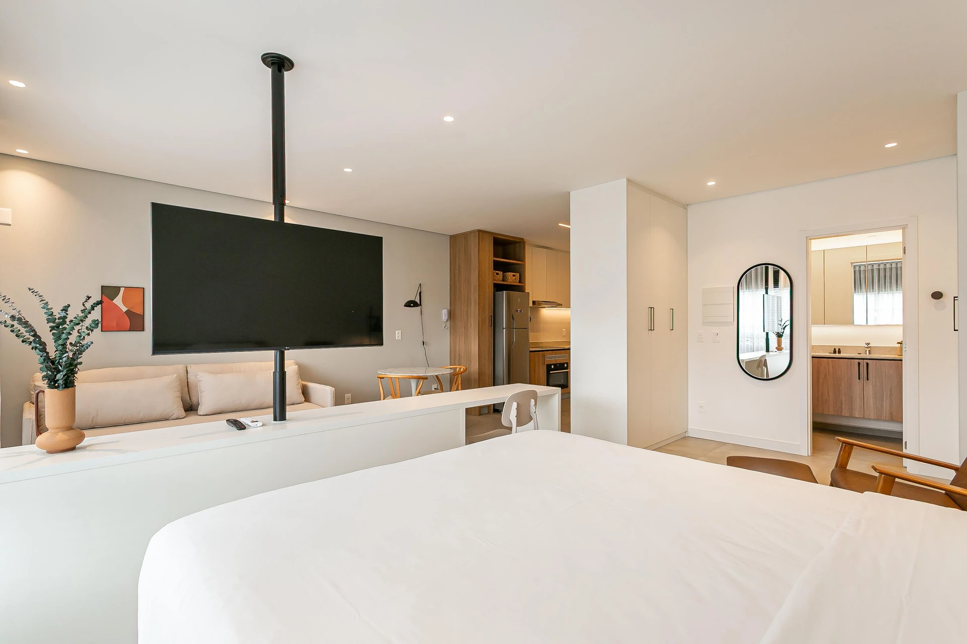 Estudio amueblado de 55 m² con 1 dormitorio y 2 baños — photo 25