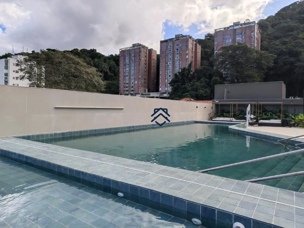 2-bedroom apartment with a mountain view — photo 5