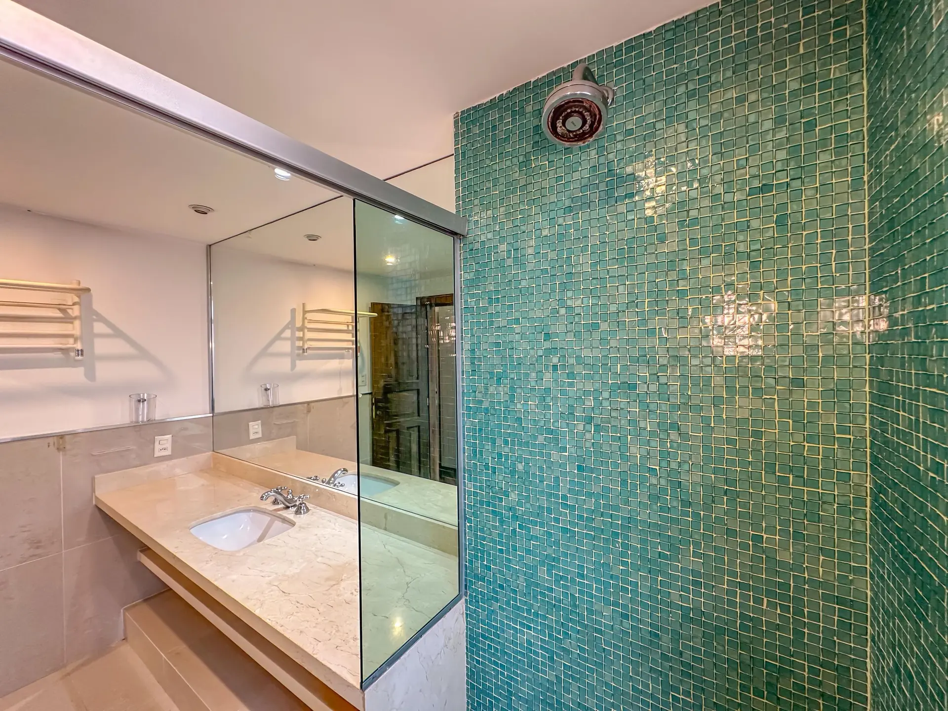 Apartment, 275 m², with a glass-enclosed balcony — photo 56