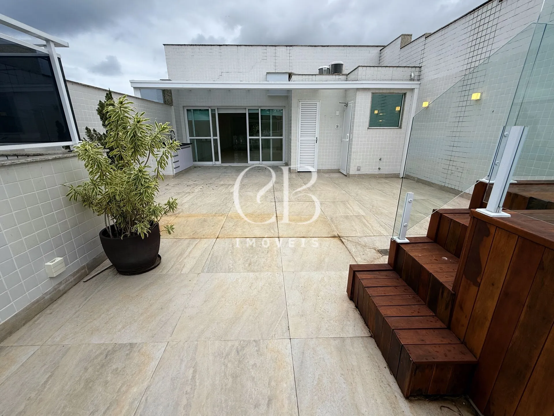 4-bedroom apartment with 5 bathrooms and 3 parking spaces — photo 37