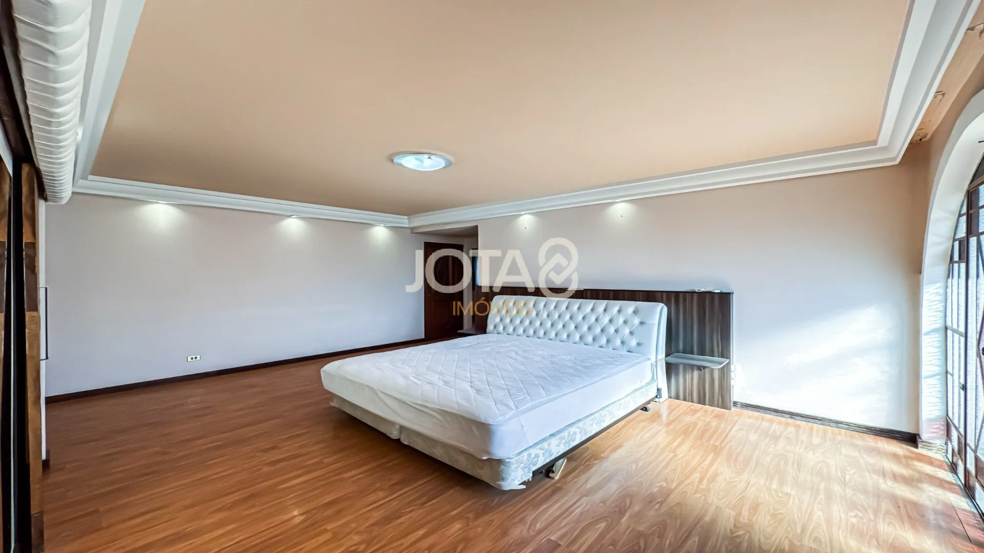 Furnished 532 m² home with yard and private BBQ — photo 9