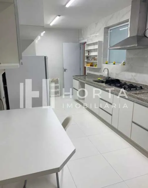 Furnished 299 m² apartment with 4 bedrooms and 4 parking — photo 4