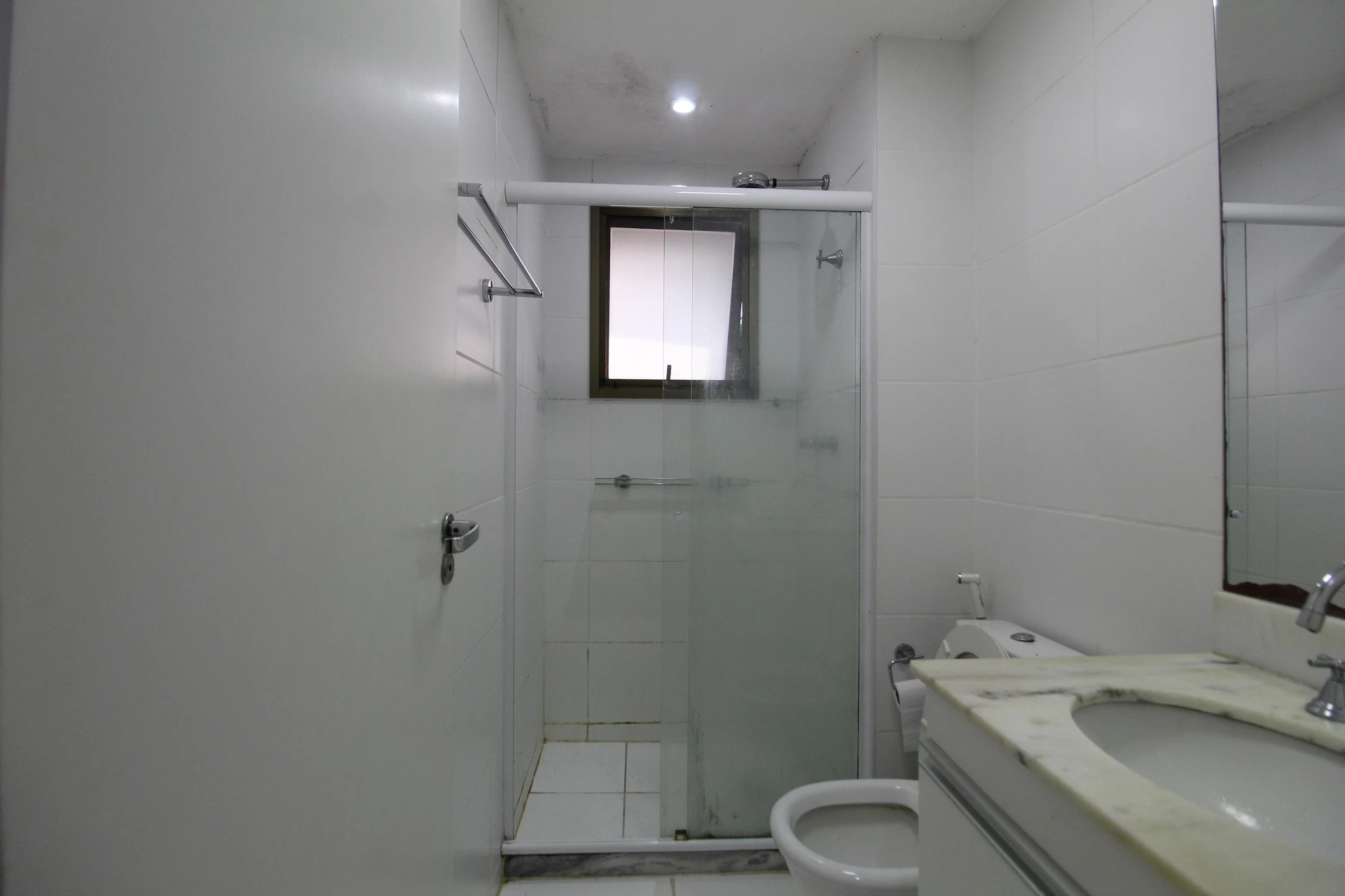 Walk-in closet in a 3-bedroom apartment, 120 m² — photo 29