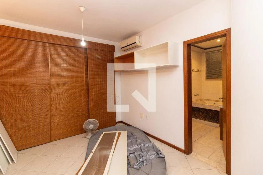 Квартира 244 м² с 4 спальнями и отдельной кухней — photo 40